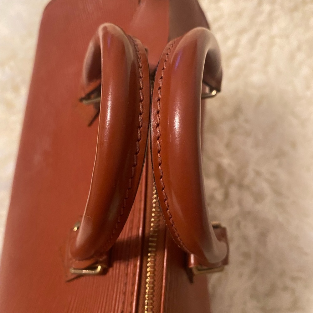 Authentic LV speedy 25 in Epi Leather